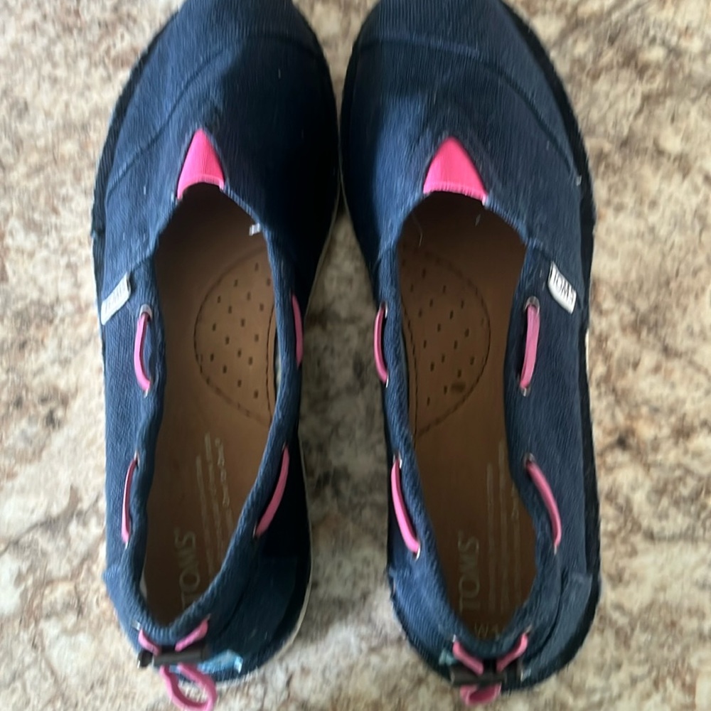 Women’s Tom’s